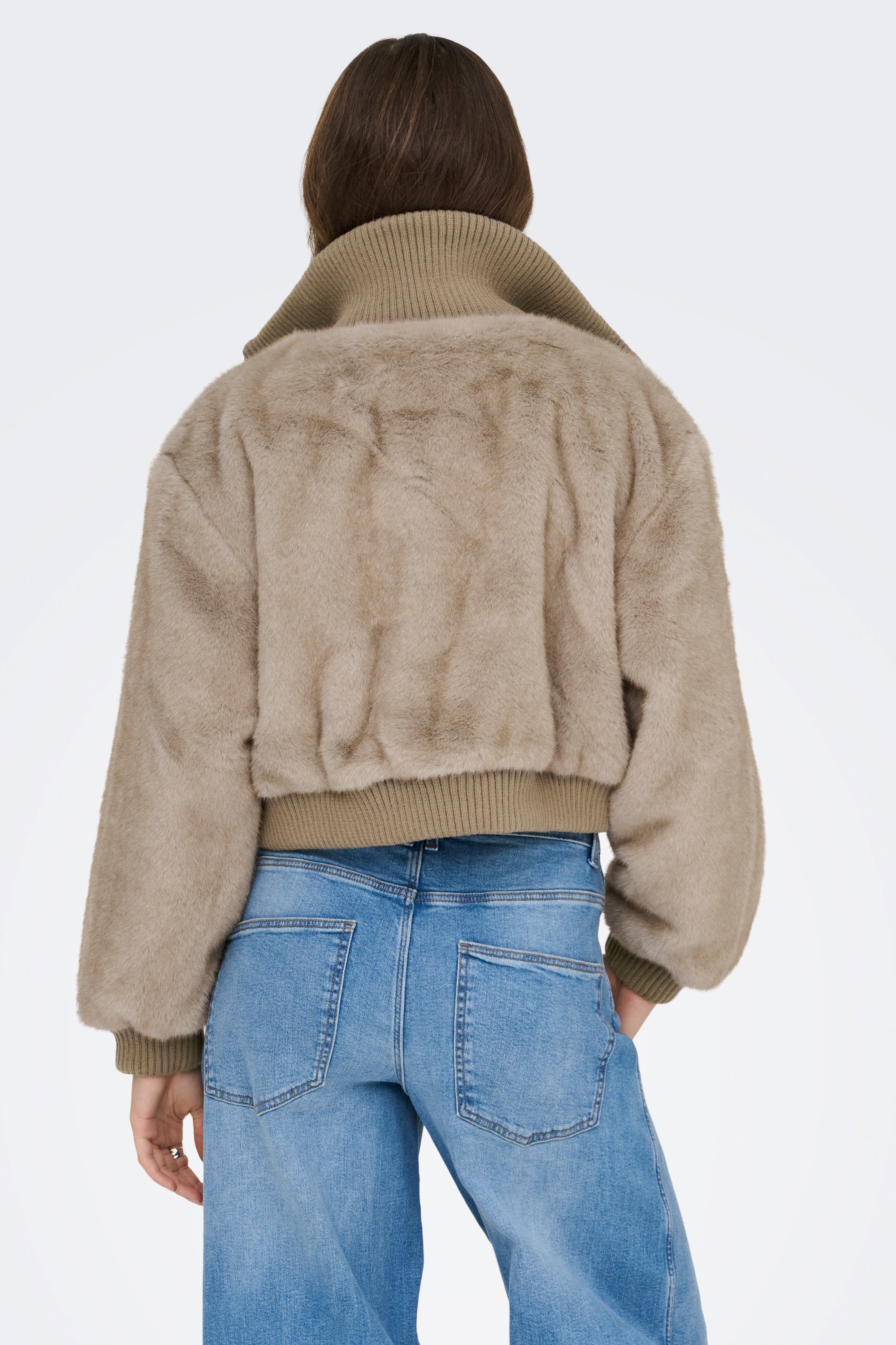 ONLWICKI Kurze Kunstpelzjacke - String