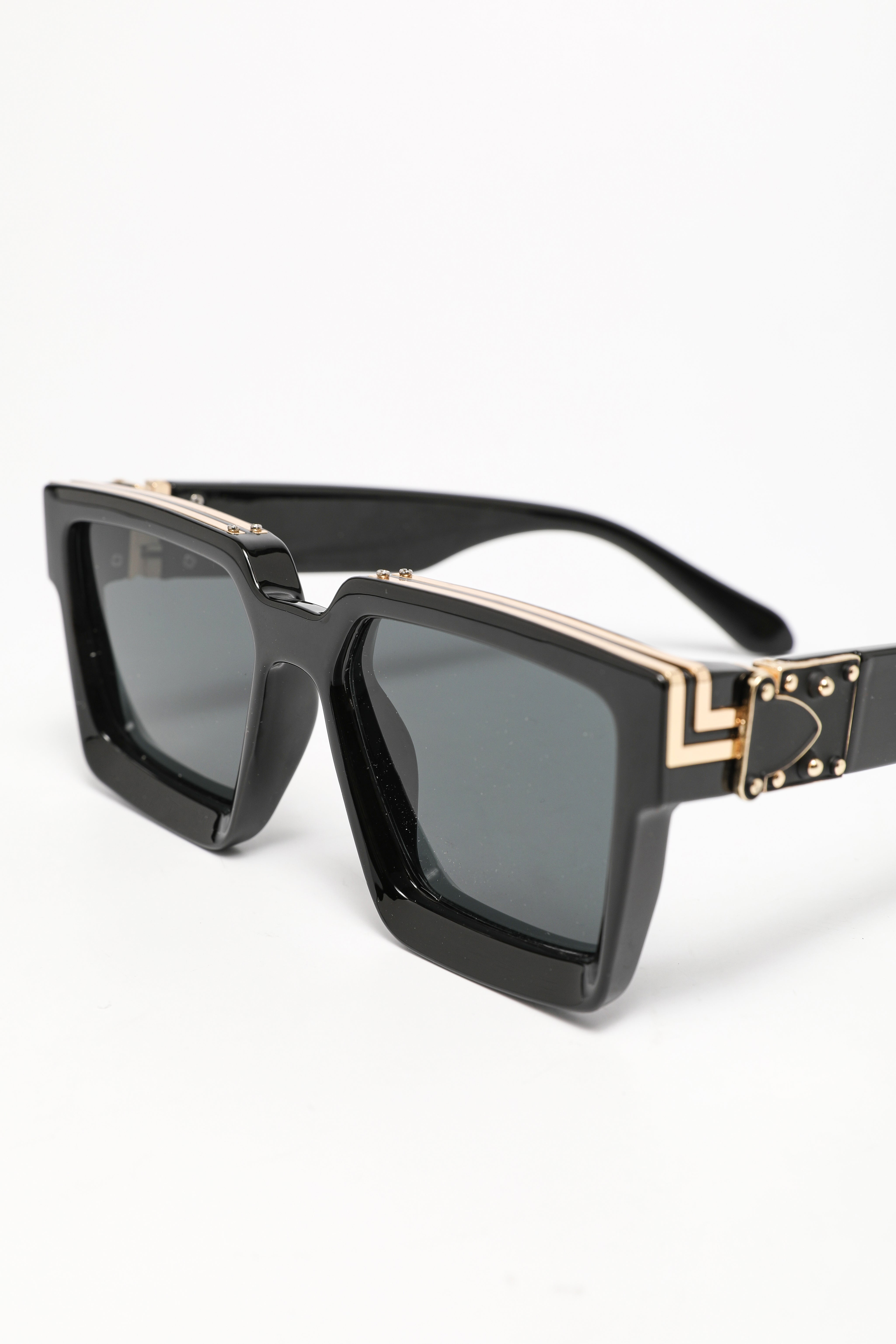 Brille - Schwarz + Goldfarbe