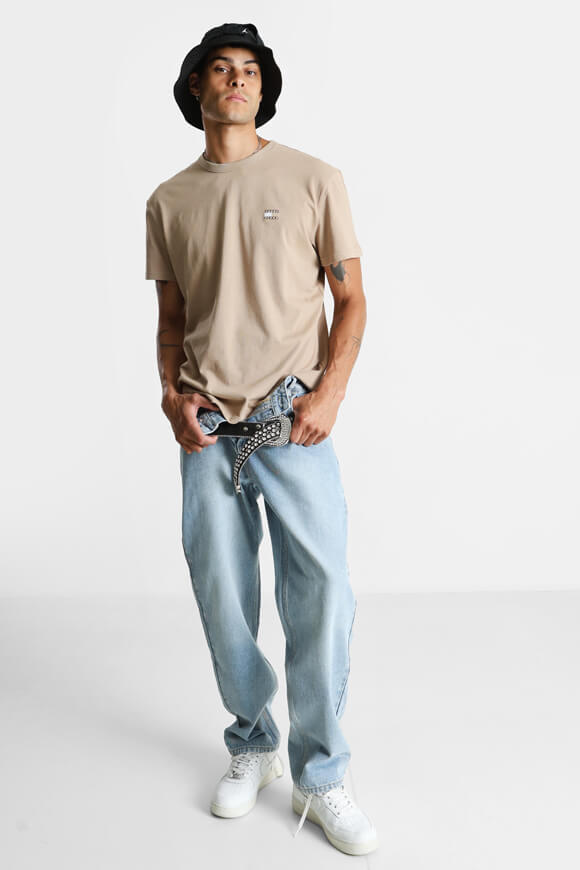 Badge T-Shirt - Coastal Taupe
