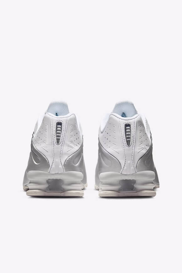 Shox R4 Sneaker - White + Metallic Silver