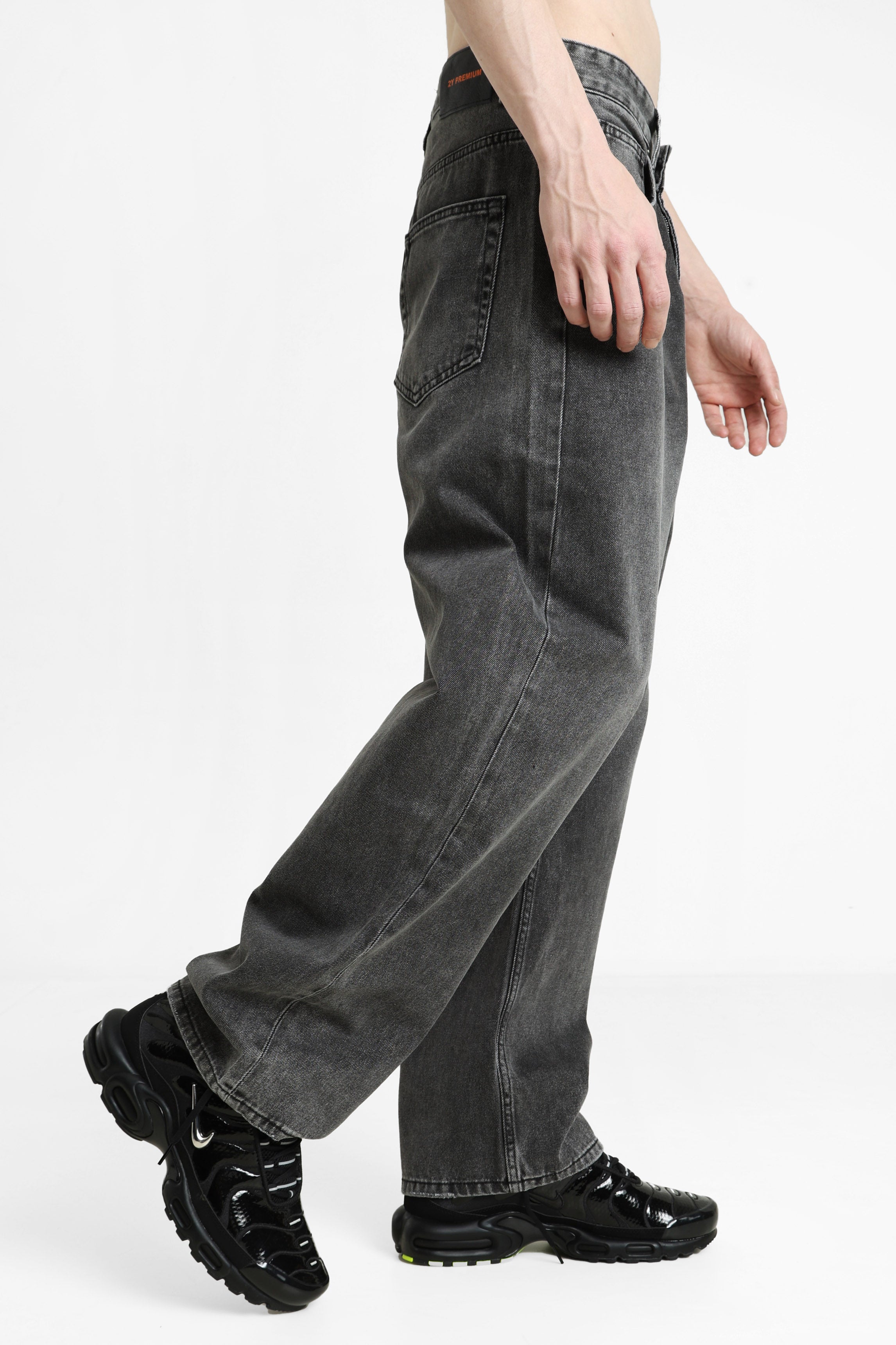 Loose Fit Jeans - Black Washed