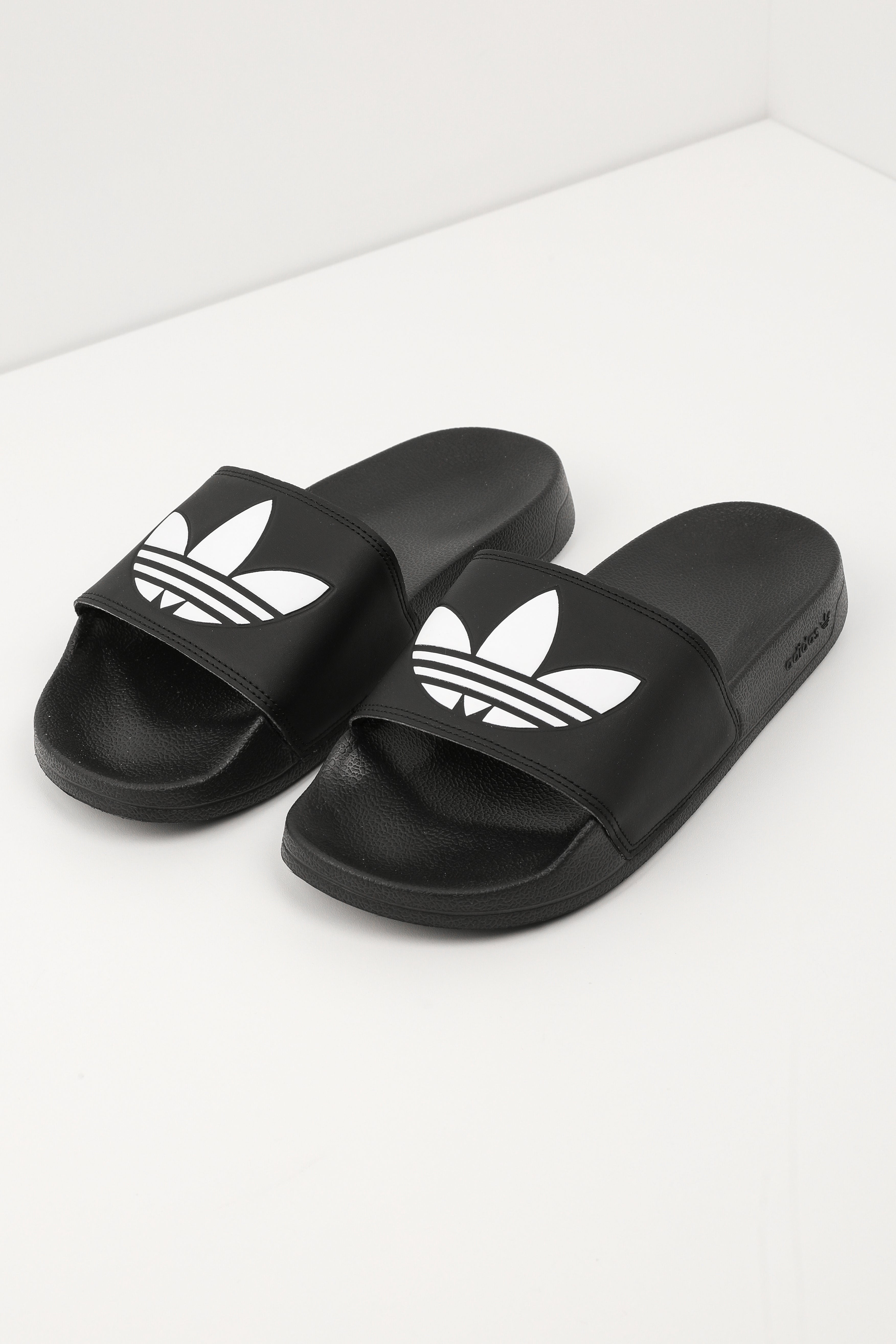 Pantoletten - Black + White