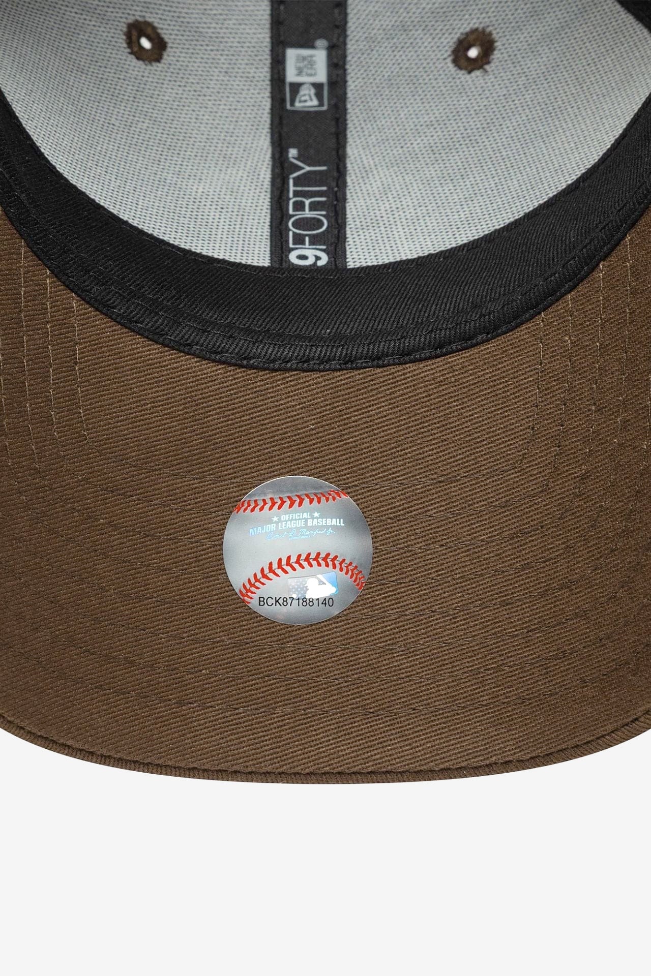 Outline 9Forty Cap / Strapback - Brown