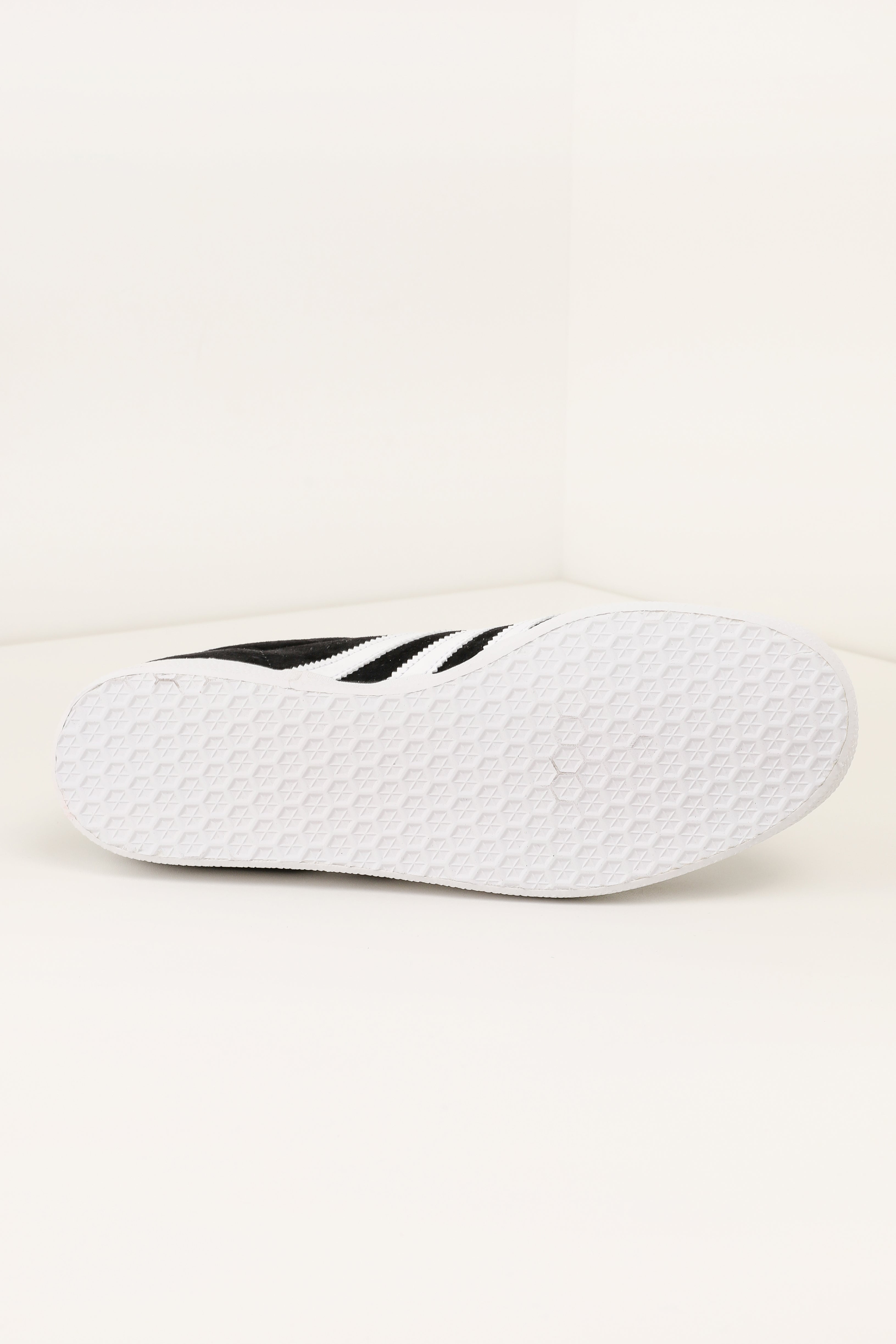 Gazelle Sneaker - Black + White