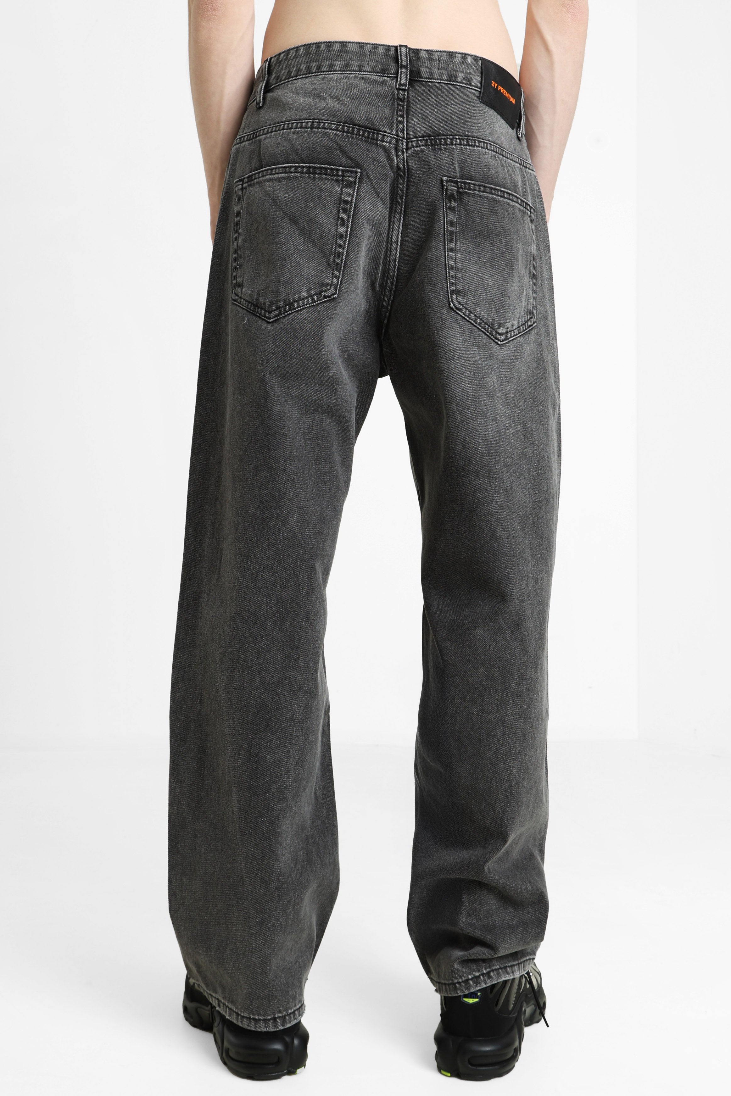 Loose Fit Jeans - Black Washed