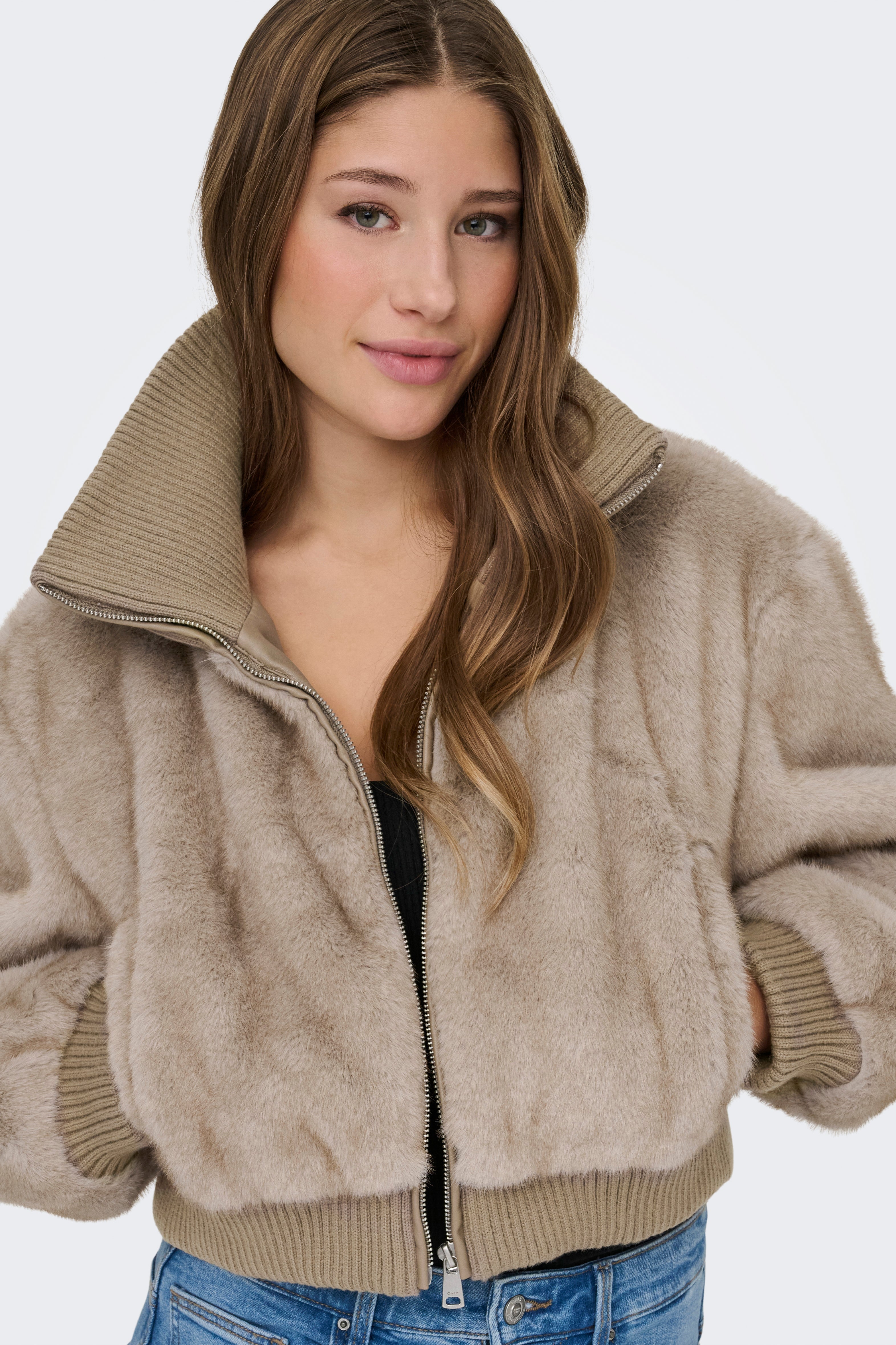 ONLWICKI Kurze Kunstpelzjacke - String