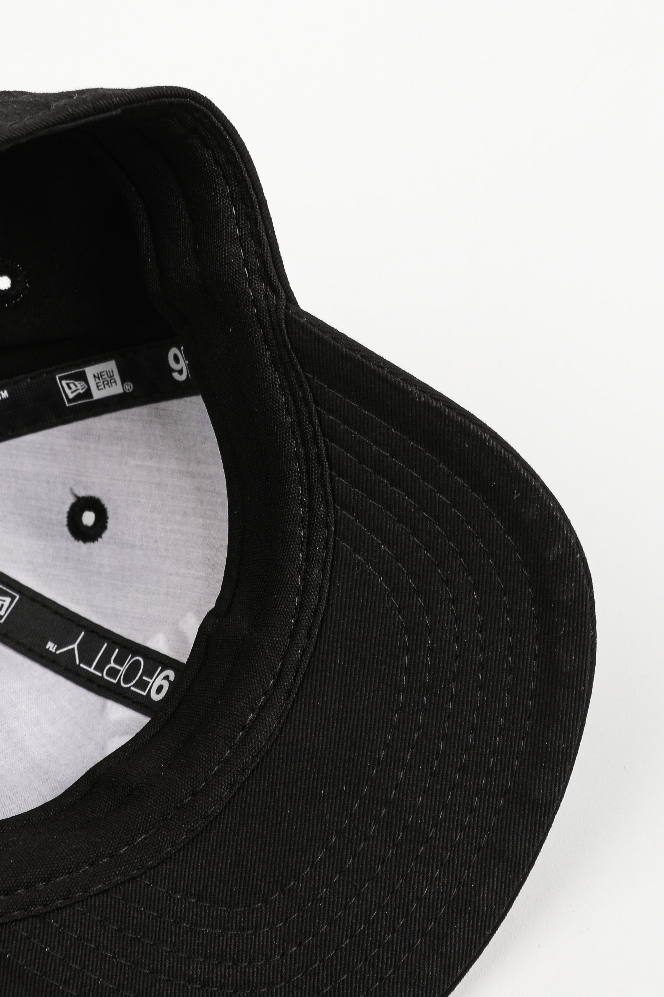 9Forty Baby Cap - Schwarz + Weiss