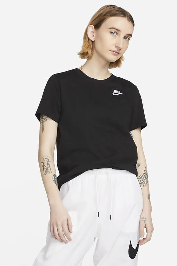 Sportswear Club Essentials T-Shirt - Black
