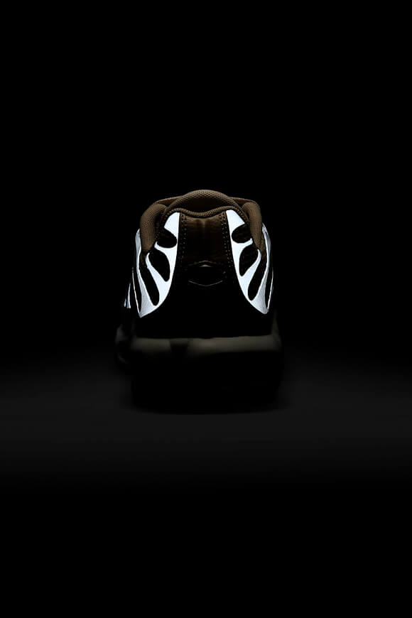 Air Max Plus Sneaker - Sesame + Black+ Metallic Silver
