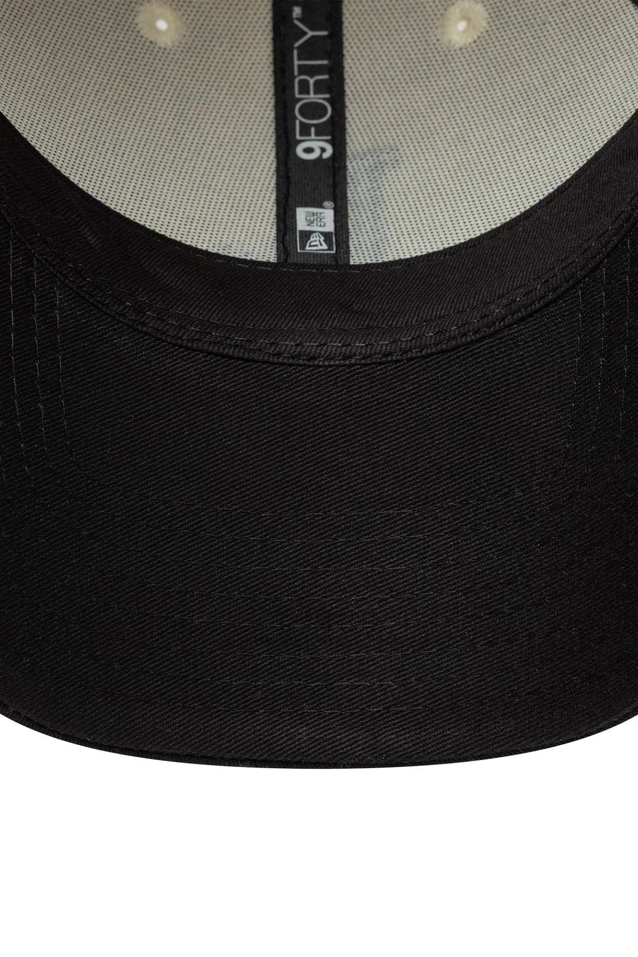 9Forty Cap / Strapback - Offwhite + Black