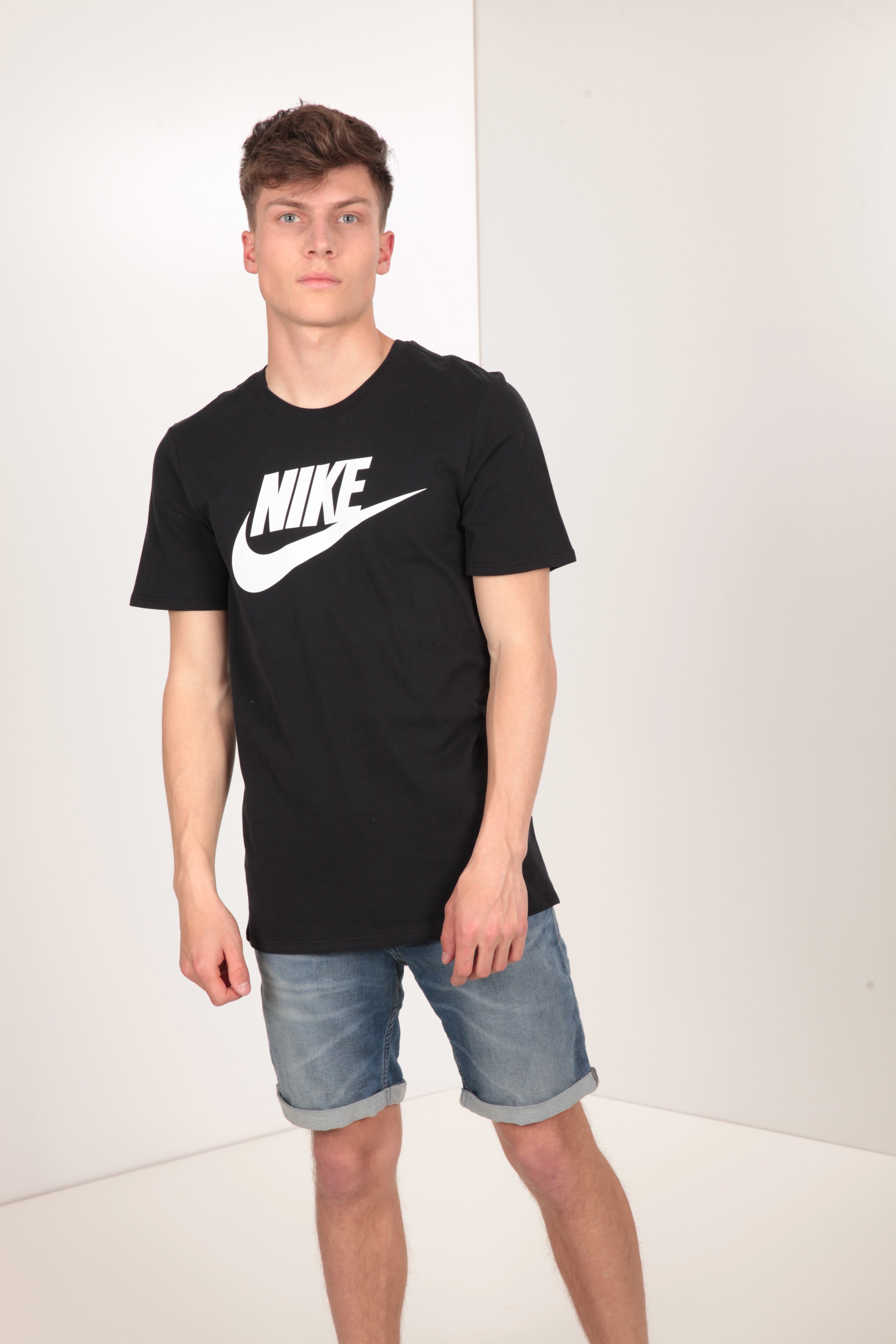 T-Shirt - Black + White